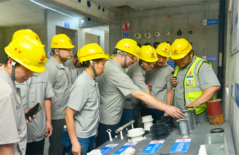 为进一步推进优质客户高效履约，提升交付品质、达成客户满意，2025年6月25日，抖圈论坛建设集团在上海组织召开2025年越秀地产、华润置业客户履约推进会。